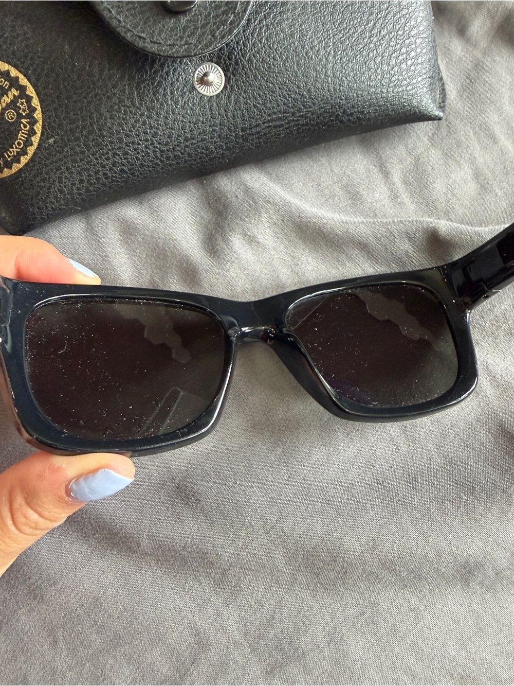 Ray-Ban Black Glossy Wayfarer Sunglasses with Black Case RB 4194 - Picture 4 of 8